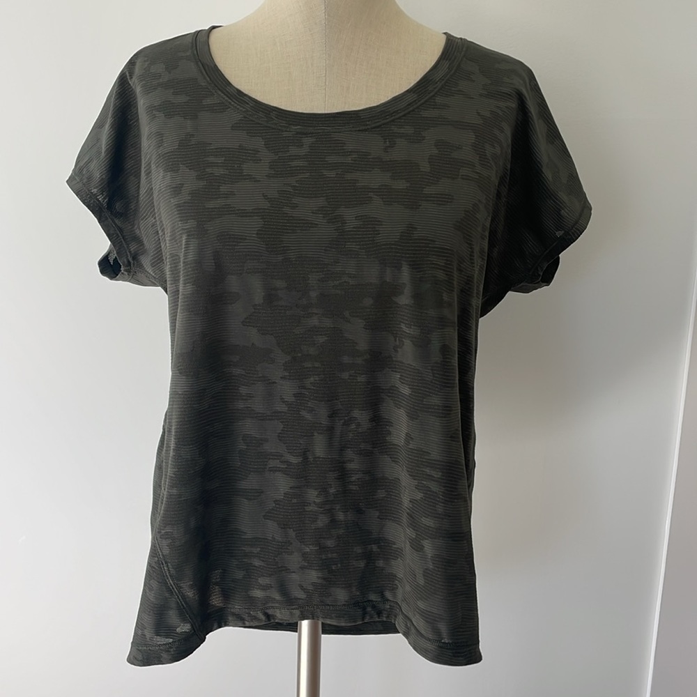 LULULEMON Miles Ahead Short Sleeve Deep Camo size 10